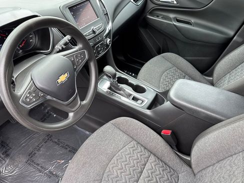 Used 2022 Chevrolet Equinox LT w/ LPO, Floor Liner Package FWD image 9