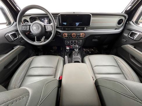 Used 2025 Jeep Gladiator Mojave AWD/4WD image 13
