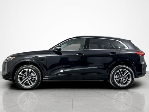 Used 2025 Audi Q5 Premium w/ 19" Wheel Package image 2