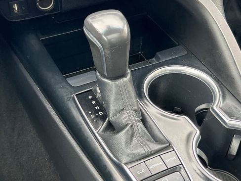 Used 2019 Toyota Camry XLE image 24