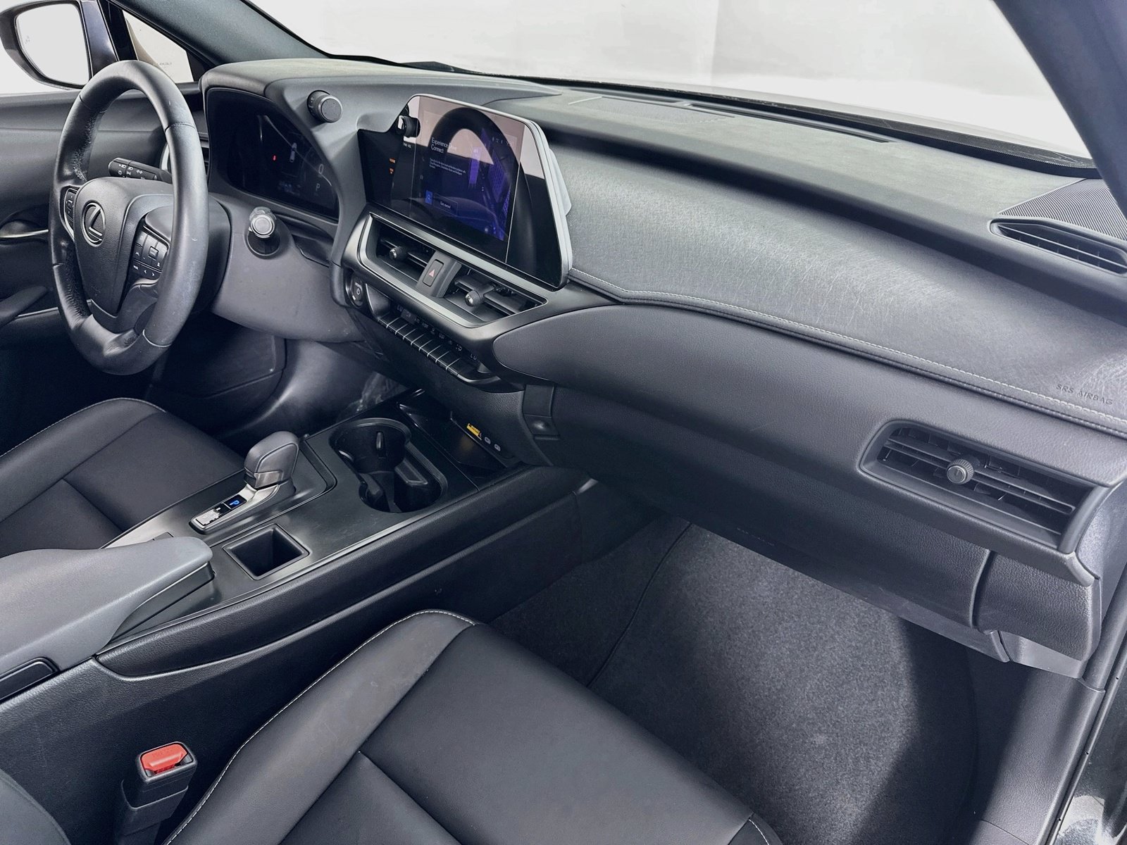 Used 2025 Lexus UX 300h FWD image 27