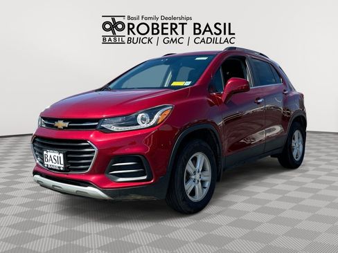 Used 2020 Chevrolet Trax LT w/ LT Convenience Package AWD/4WD image 1