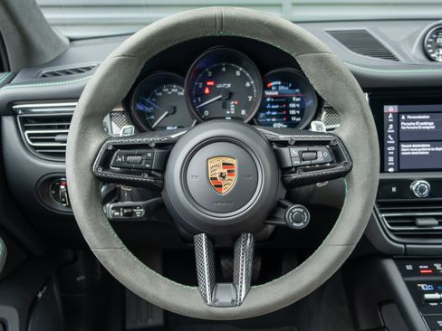 Certified 2025 Porsche Macan GTS image 6