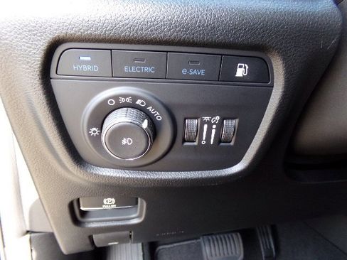 Used 2024 Jeep Grand Cherokee Limited 4xe image 11