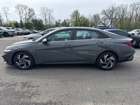 Used 2025 Hyundai Elantra Limited FWD image 7