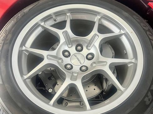 Used 2005 Ford GT RWD image 23