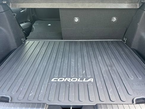 Certified 2025 Toyota Corolla Hatchback w/ SE Package FWD image 17