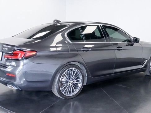 Used 2022 BMW 530i xDrive w/ Premium Package image 5