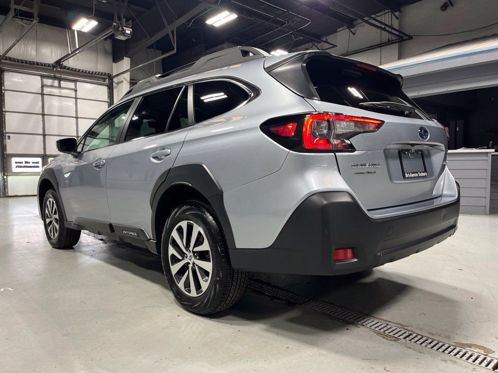 Certified 2025 Subaru Outback Premium AWD/4WD image 7