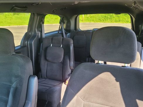 Used 2016 Dodge Grand Caravan SE FWD image 24