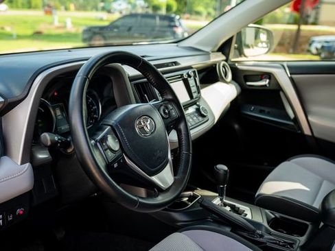 Used 2018 Toyota RAV4 XLE AWD/4WD image 31