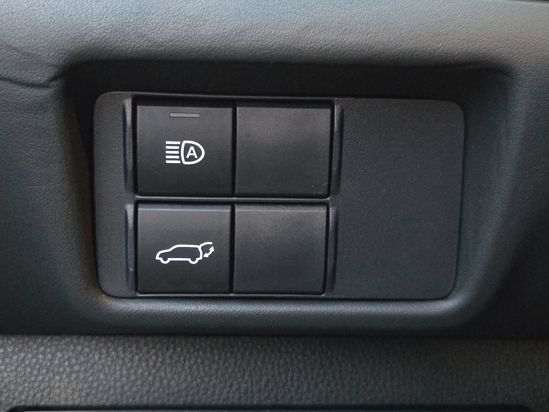 Used 2021 Toyota Highlander XSE FWD image 26