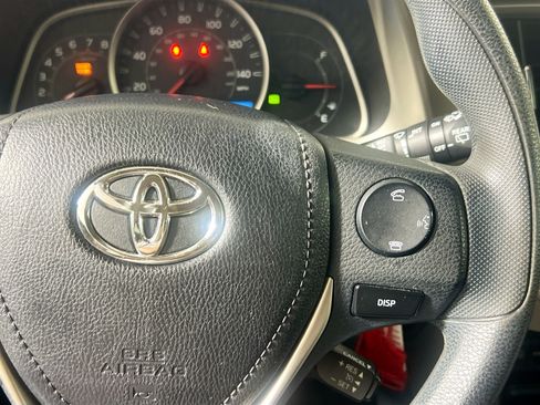 Used 2015 Toyota RAV4 XLE FWD image 18