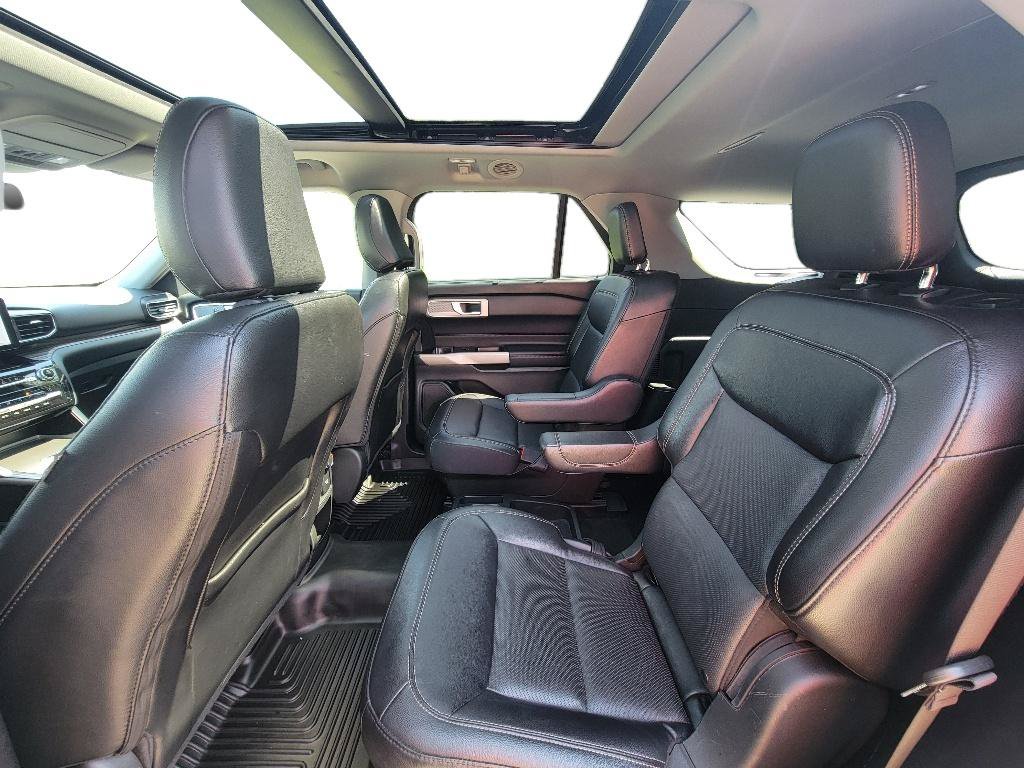 Used 2021 Ford Explorer Limited w/ Equipment Group 301A AWD/4WD image 26