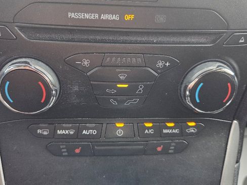 Used 2015 Ford Edge SEL image 31