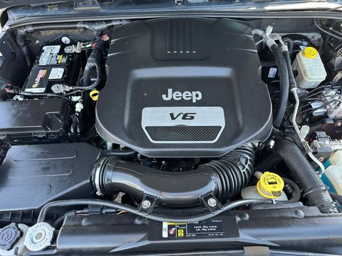 Used 2017 Jeep Wrangler Unlimited Sahara AWD/4WD image 22