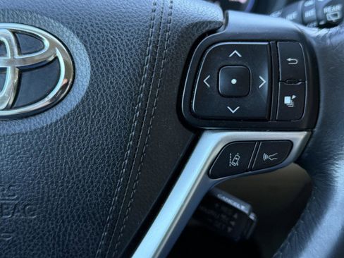 Used 2017 Toyota Highlander Limited image 20