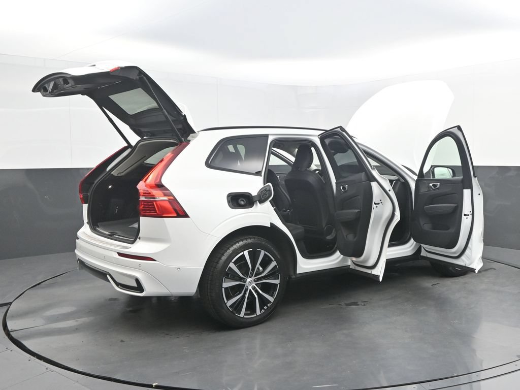 Certified 2024 Volvo XC60 B5 Ultimate w/ Protection Package Premier AWD/4WD image 38