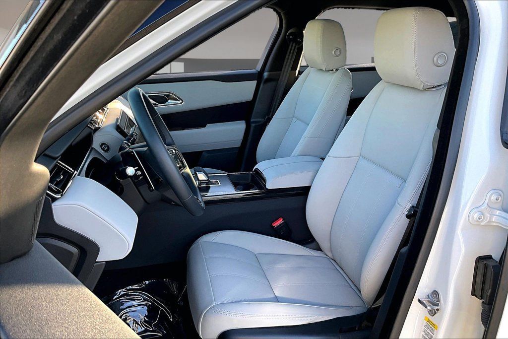 Certified 2026 Land Rover Range Rover Velar Dynamic SE AWD/4WD image 19