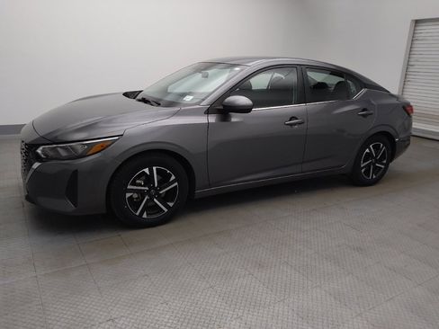 Used 2025 Nissan Sentra SV FWD image 2