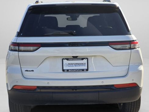 Used 2024 Jeep Grand Cherokee Altitude AWD/4WD image 8