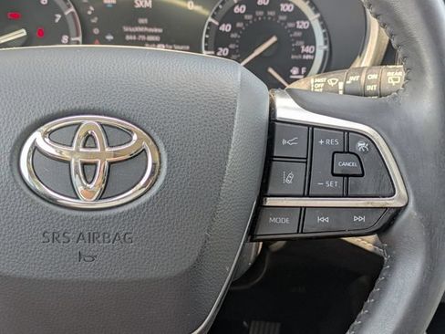 Used 2020 Toyota Highlander XLE AWD/4WD image 21