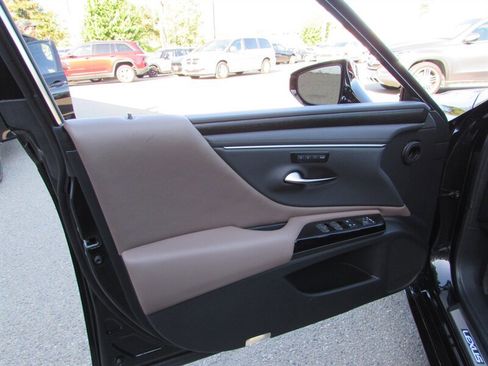 Used 2025 Lexus ES 300h w/ Premium Package image 5