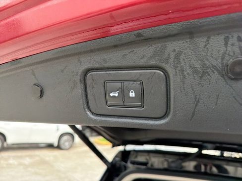 Used 2022 Nissan Pathfinder SL FWD image 33