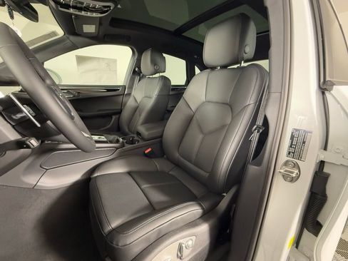 New 2026 Porsche Macan image 5