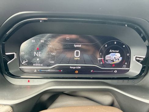 Used 2024 GMC Yukon XL Denali image 12