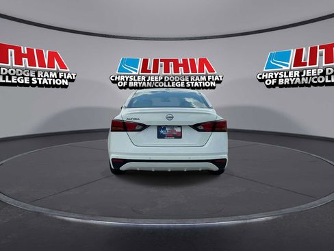 Used 2025 Nissan Altima 2.5 SV FWD image 7