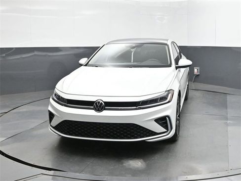 New 2025 Volkswagen Jetta SE image 30