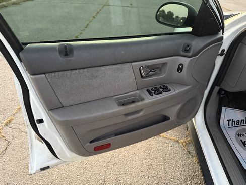 Used 2002 Ford Taurus SE image 12