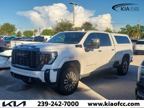 Used 2024 GMC Sierra 3500 Denali Ultimate AWD/4WD image 3