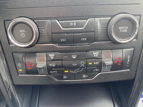 Used 2018 Ford Explorer XLT w/ Equipment Group 202A image 18