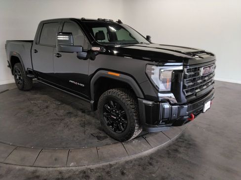 Used 2025 GMC Sierra 2500 AT4 w/ AT4 Premium Plus Package image 4