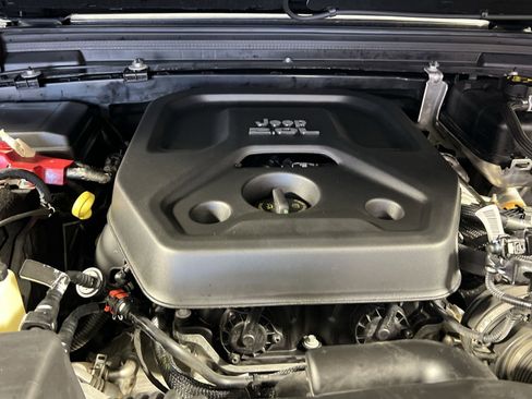 Used 2019 Jeep Wrangler Unlimited Sahara image 28