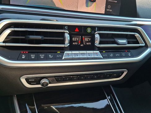 Used 2021 BMW X5 M50i w/ Executive Package image 18