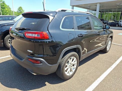 Used 2017 Jeep Cherokee Latitude w/ Comfort/Convenience Group AWD/4WD image 5