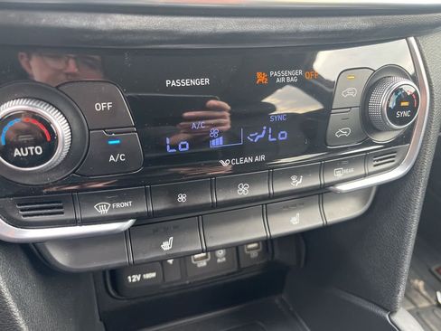 Used 2020 Hyundai Santa Fe SEL w/ Convenience + Premium Package image 11