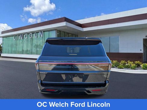 Certified 2025 Lincoln Navigator Black Label AWD/4WD image 6