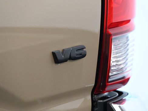 Used 2020 Toyota Tacoma SR5 AWD/4WD image 17