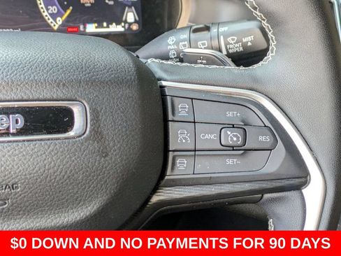 Used 2025 Jeep Grand Cherokee Altitude AWD/4WD image 21