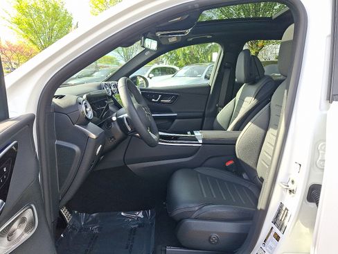 New 2026 Mercedes-Benz GLC 300 4MATIC image 11