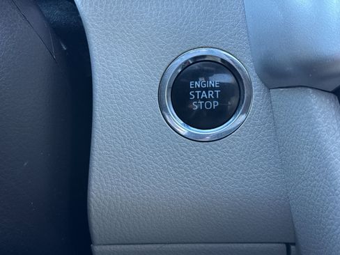 Used 2018 Toyota Highlander XLE image 24