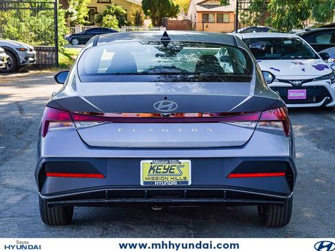 New 2026 Hyundai Elantra SE FWD image 5