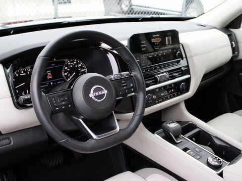 Used 2024 Nissan Pathfinder SL image 29