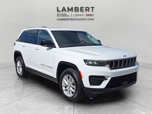 Used 2023 Jeep Grand Cherokee Laredo w/ Luxury Tech Group I AWD/4WD image 7