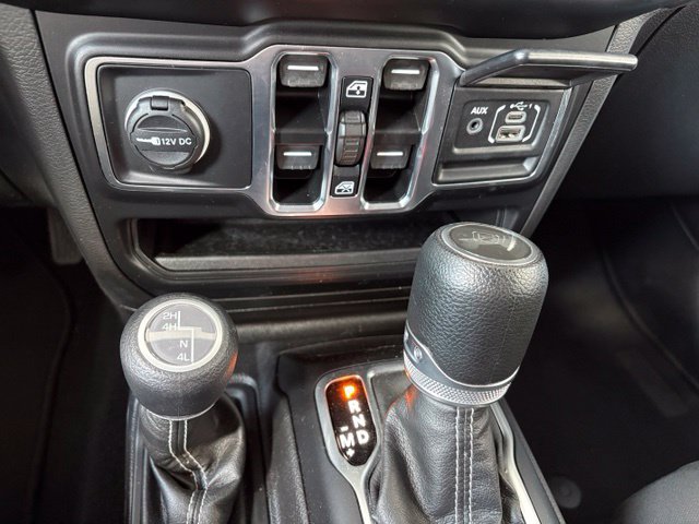 Used 2023 Jeep Wrangler Unlimited Sahara AWD/4WD image 20