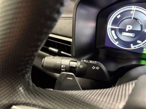 Used 2023 Mitsubishi Outlander 4WD Plug-In Hybrid image 38